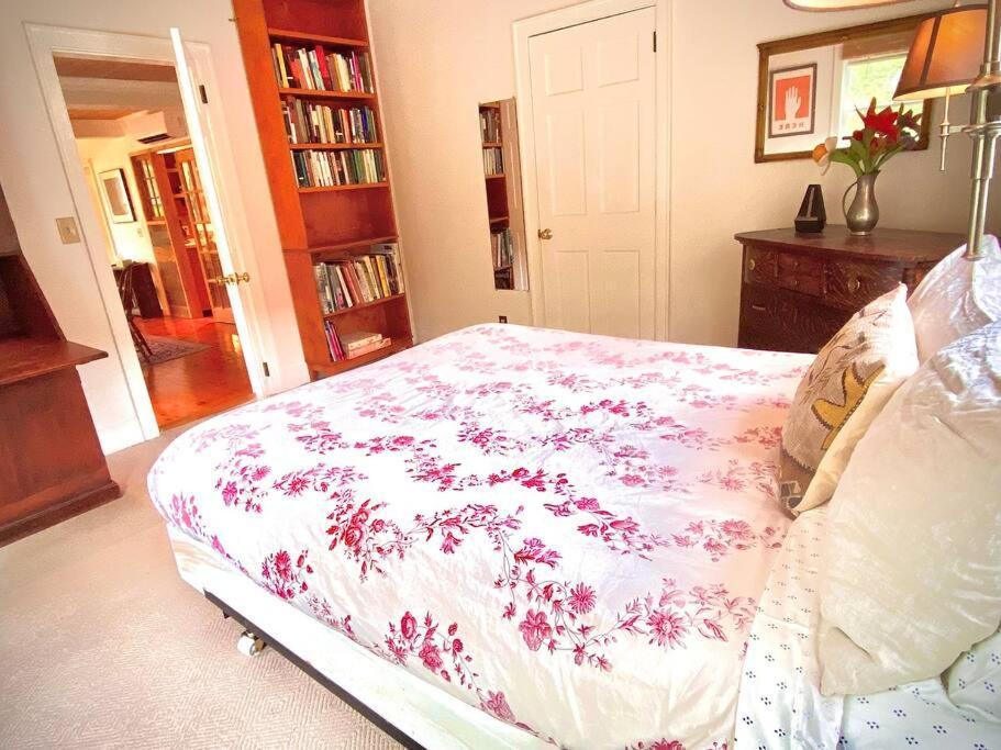 The Farmhouse Suite At Barn & Bike Red Hook Exterior photo